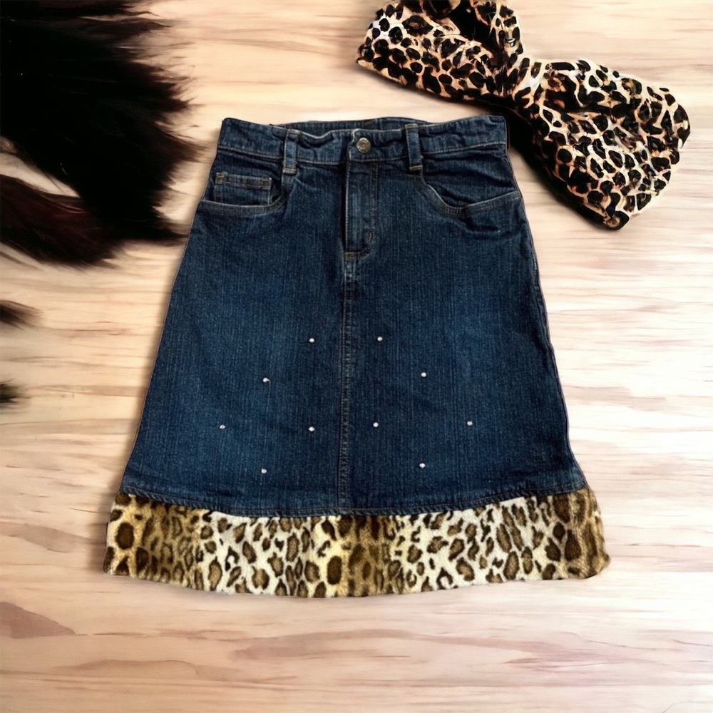 Children’s Place Denim Skirt Cheetah Detail.  Size 10 (Girls)